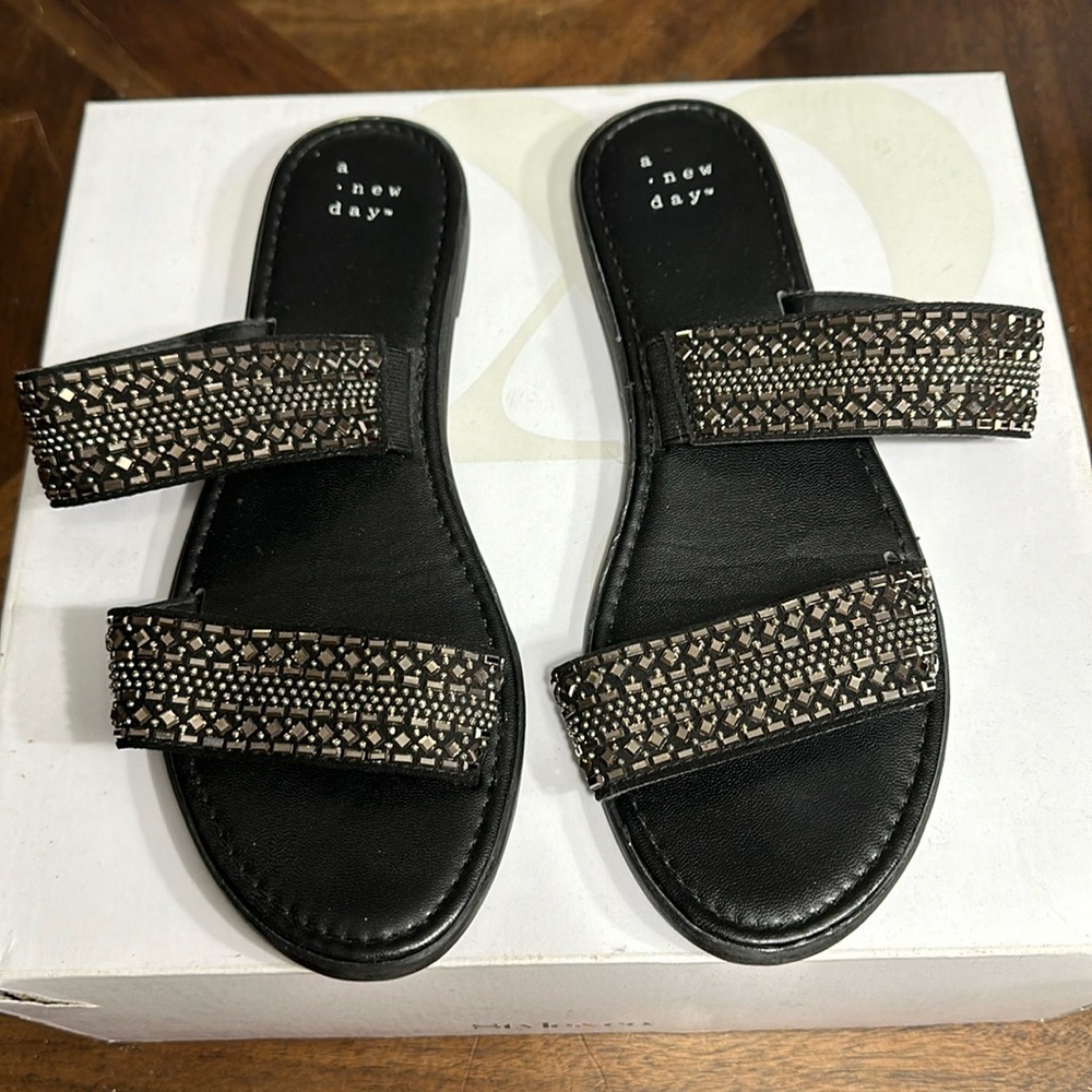 Flat sandal